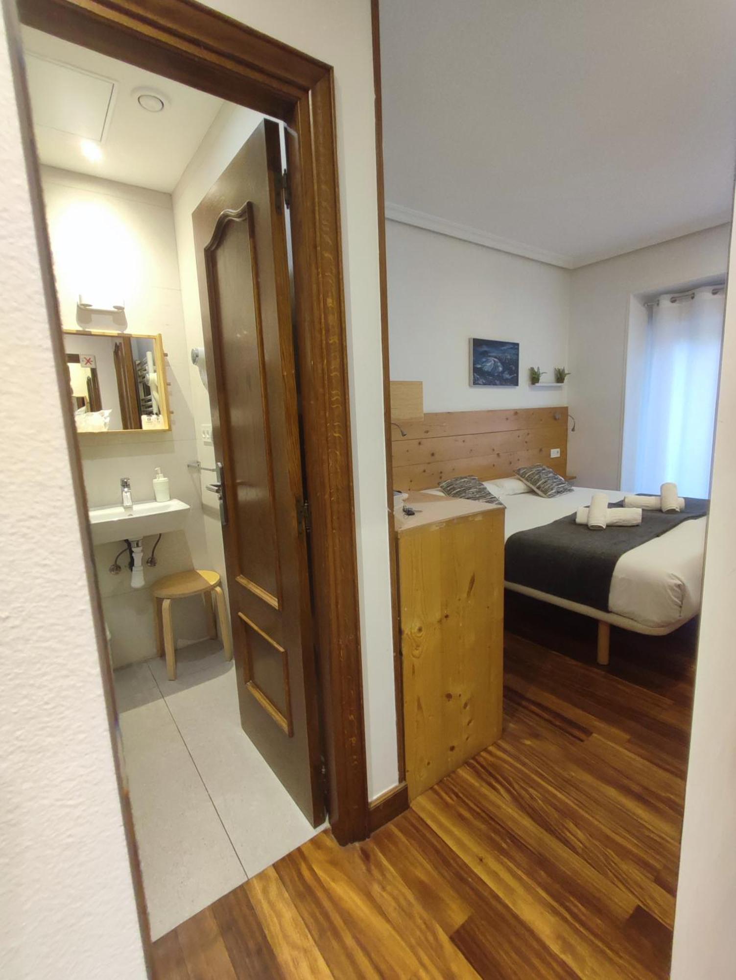 Pension Urkia San Sebastián Exterior photo